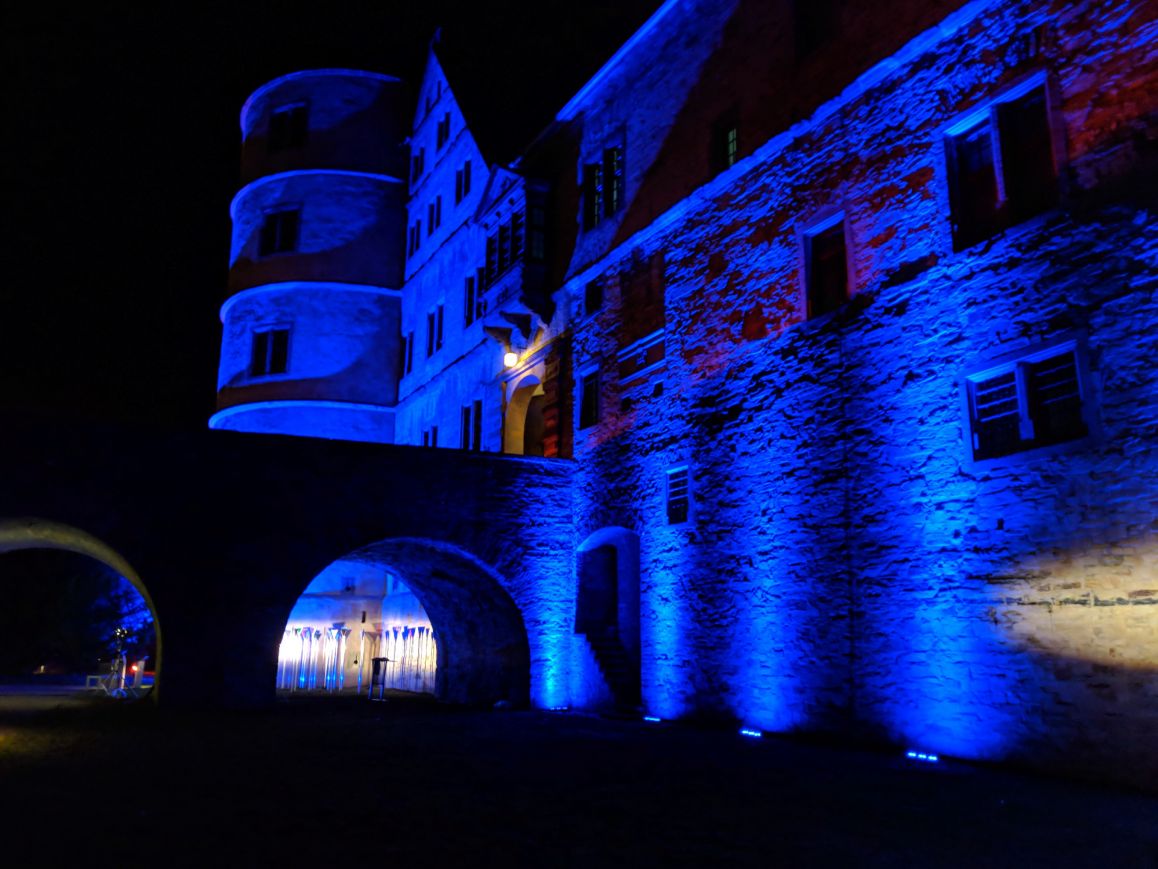 Lichter gegen Dunkelheit